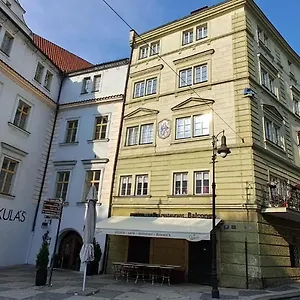 At The Blue Lion & Parking Assistance Appartement Prague